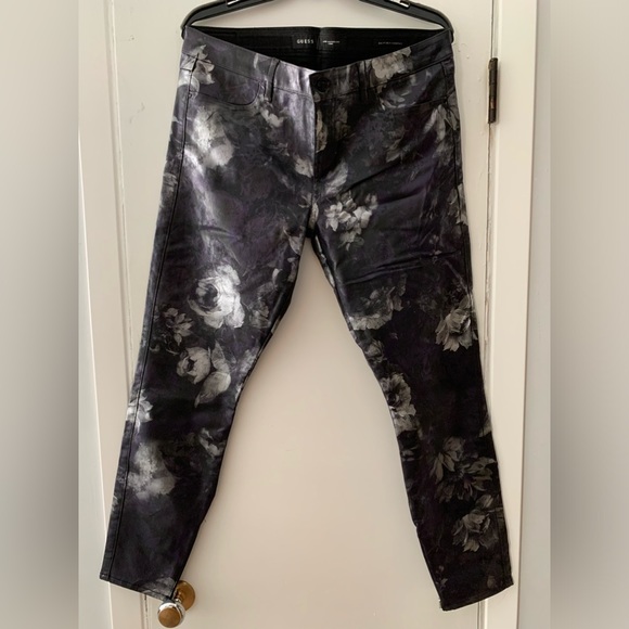 Guess Zipper Ankle Jeans - Picture 2 of 9